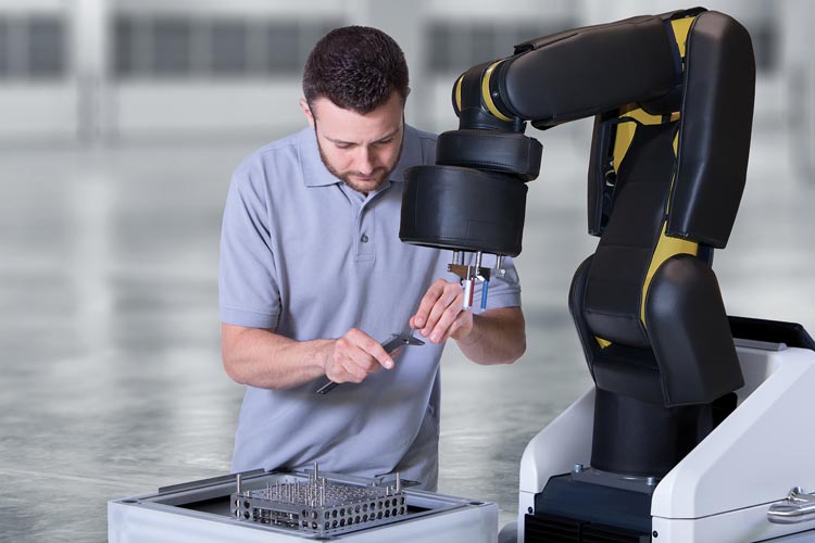 Sicuro Magazine Collaborazione Uomo Robot